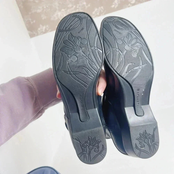 Aravon Black Leather Booties Silver Buckle Women's Size 5.5 - Picture 9 of 13